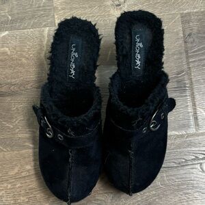 Unionbay black clogs